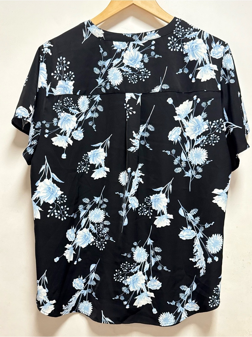 torrid Black Blouse with Light Blue Floral Print - Picture 4 of 8